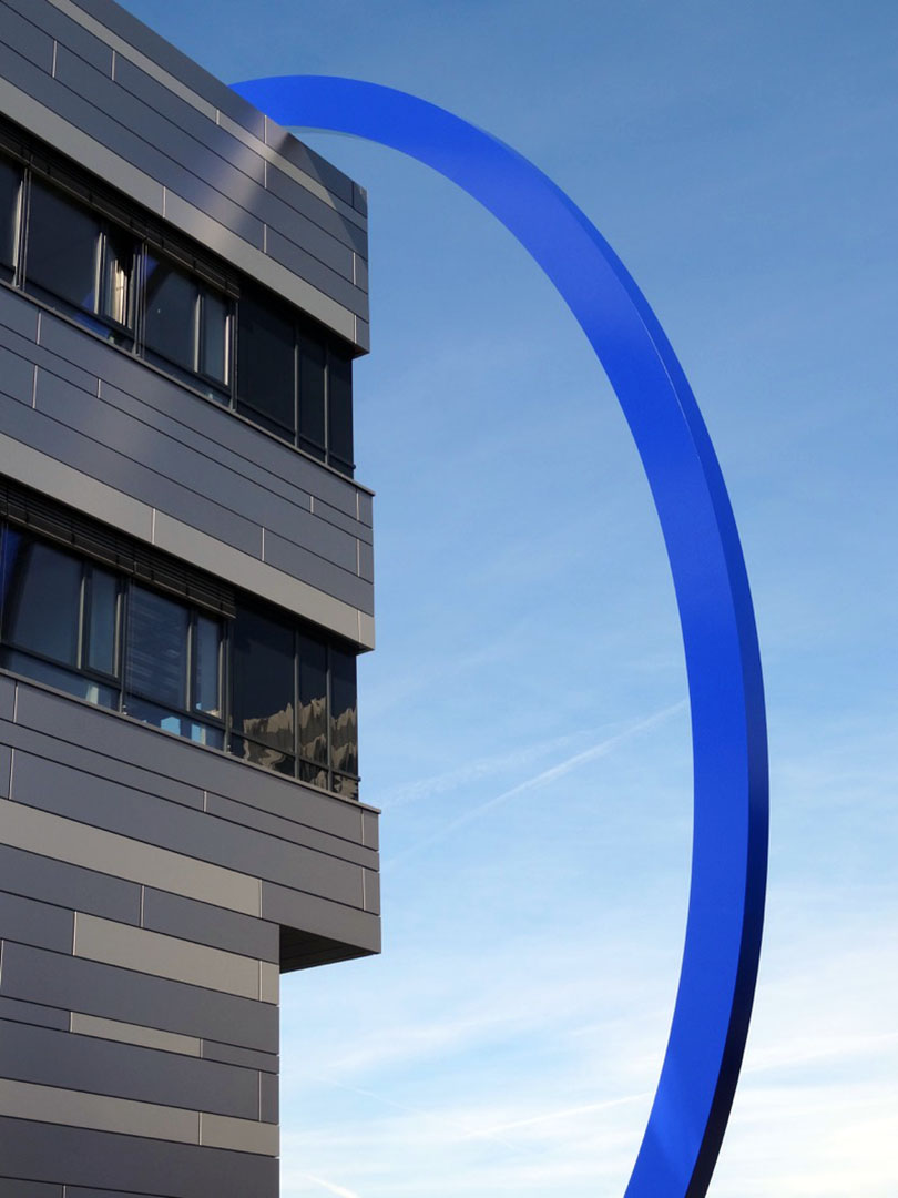Universität Darmstadt blauer Ring aus Stahl - Kunstwerk